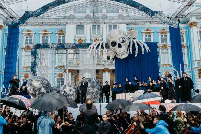 WELCOMING  NOVEMBER WITH A PERMANENT RESIDENT OF  STAY HOME WITH RUSSIAN SEASONS – THE ‘ALL TOGETHER OPERA’ FESTIVAL
